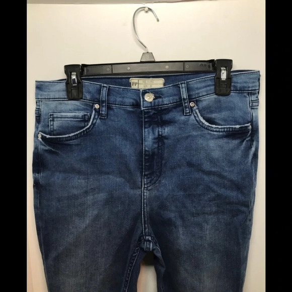 Free People Busted Knee Jeans Sz 31 - Picture 7 of 10